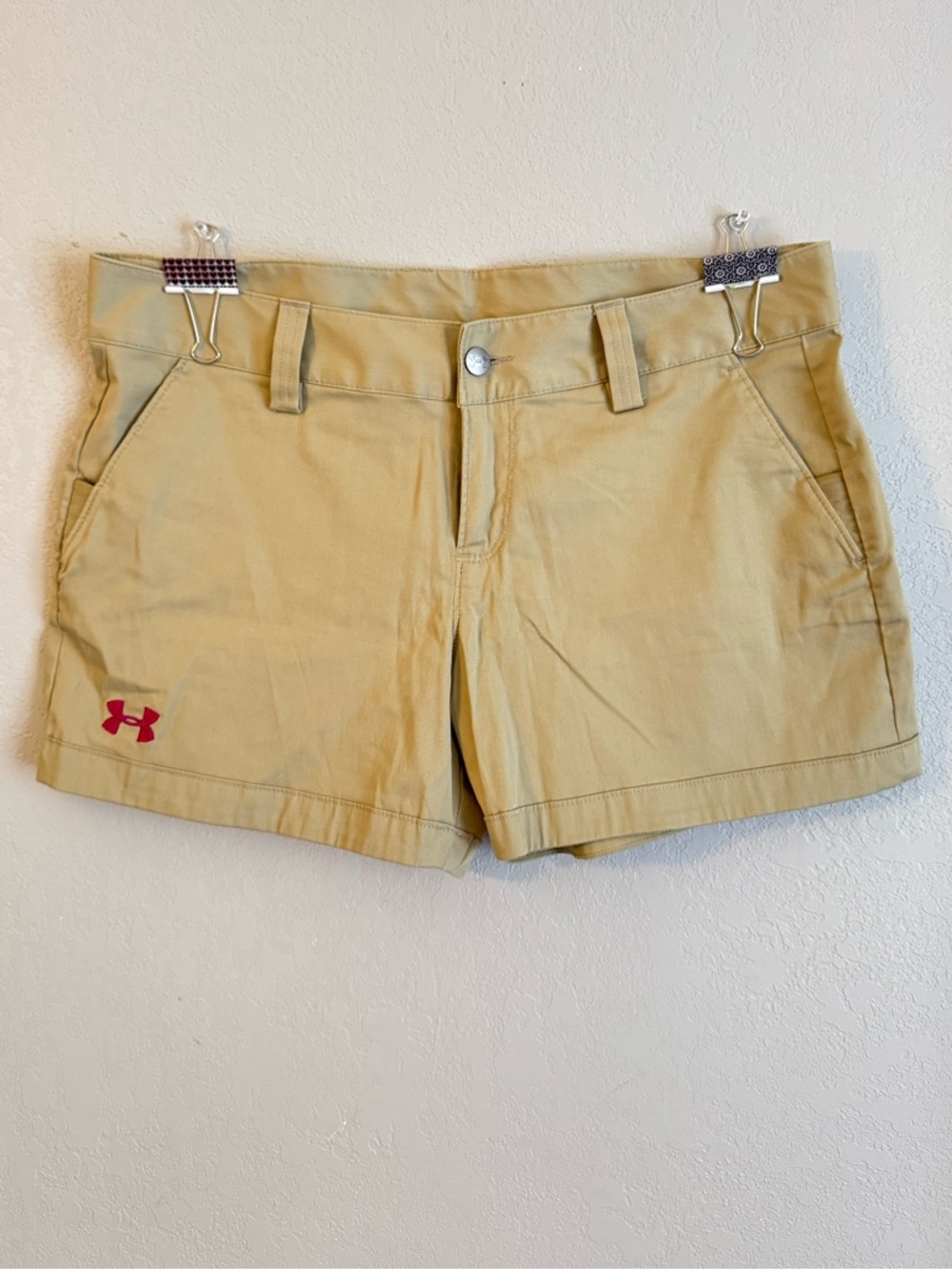 Under Armour Women's Tan Golf style Athletic Shorts with Fuchsia Logo